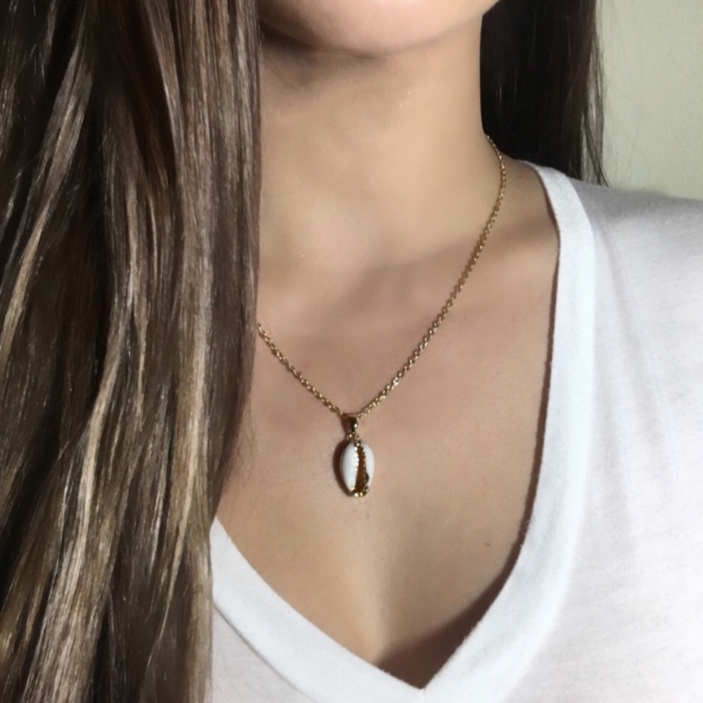 Last 1! 🌟Gold Cowrie Shell Necklace
